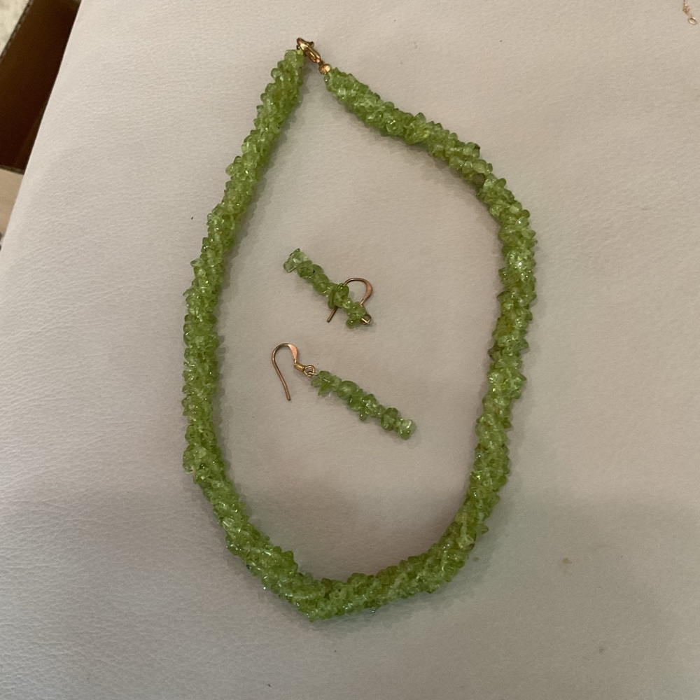 Vibrant Green Necklace and Earring Set